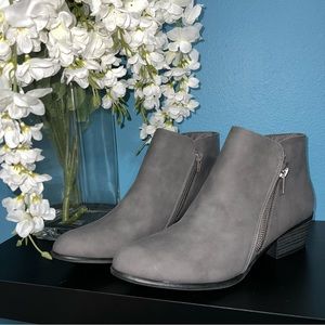 Unionbay Gray Booties SZ 10M